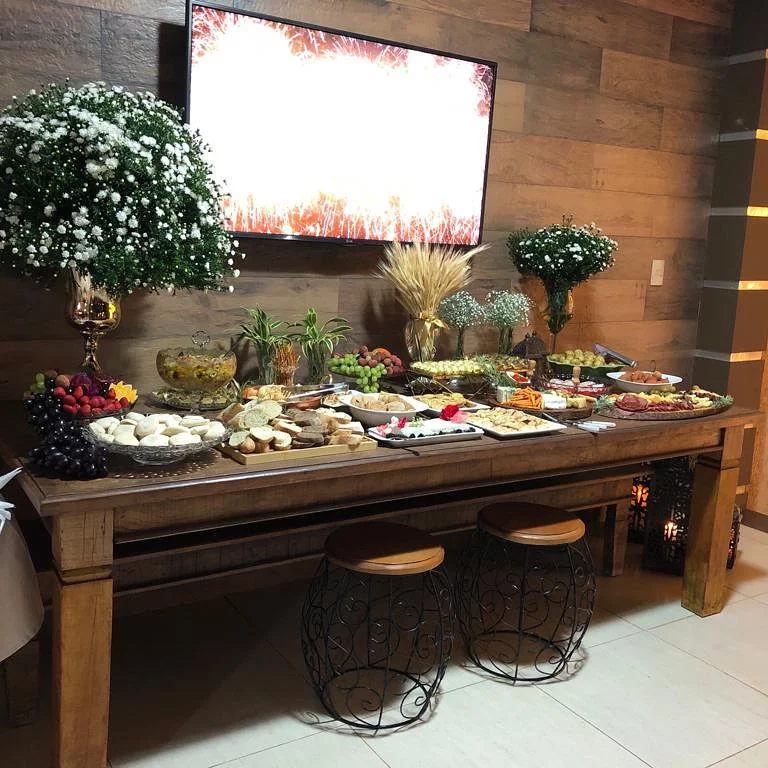 Mesa de evento preparada pelo Bistrô Menu em Casa